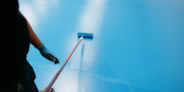 Pintar Fachadas de Casas Unifamiliares / Chalets en Hospitalet de Llobregat · Aplicación de Pintura Impermeabilizante
