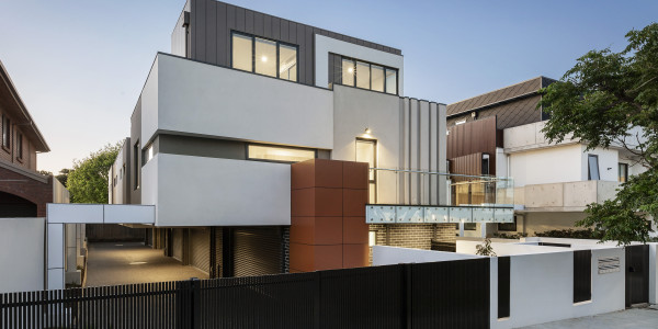 Pintar Fachadas de Casas Unifamiliares / Chalets en Hospitalet de Llobregat · Pintado de Paredes Exteriores