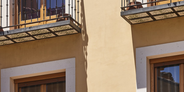 Pintar Fachadas de Casas Unifamiliares / Chalets en Hospitalet de Llobregat · Pintura anticorrosiva para Barandillas, Rejas y otros Elementos