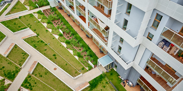Pintar Fachadas y Patios de Luces de Comunidades Vecinos / Propietarios en Hospitalet de Llobregat · Pintura para Pintado de Zonas Comunes; Patios, Jardines, Gimnasios