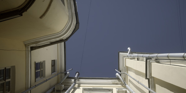 Trabajos Verticales en Fachadas de Edificios / Viviendas en Hospitalet de Llobregat · Pintado de Edificios Altos, Patios Interiores de Luces y Estructura Complejas