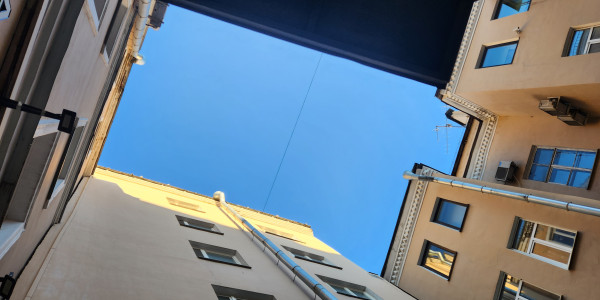 Trabajos Verticales en Fachadas de Edificios / Viviendas en Hospitalet de Llobregat · Pintado de Fachadas y Patios Interiores de Luces