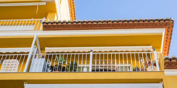 Trabajos Verticales en Fachadas de Edificios / Viviendas en Hospitalet de Llobregat · Restauración de Fachadas