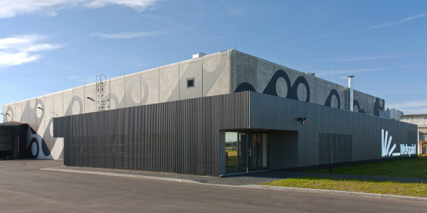 Pintar Fachadas de Naves Industriales, Fábricas y Almacenes en Hospitalet de Llobregat · Pintura para Decoración de Fachadas con Logotipos, Marcas o Publicidad